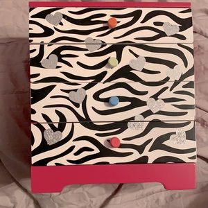 Jewelry box
